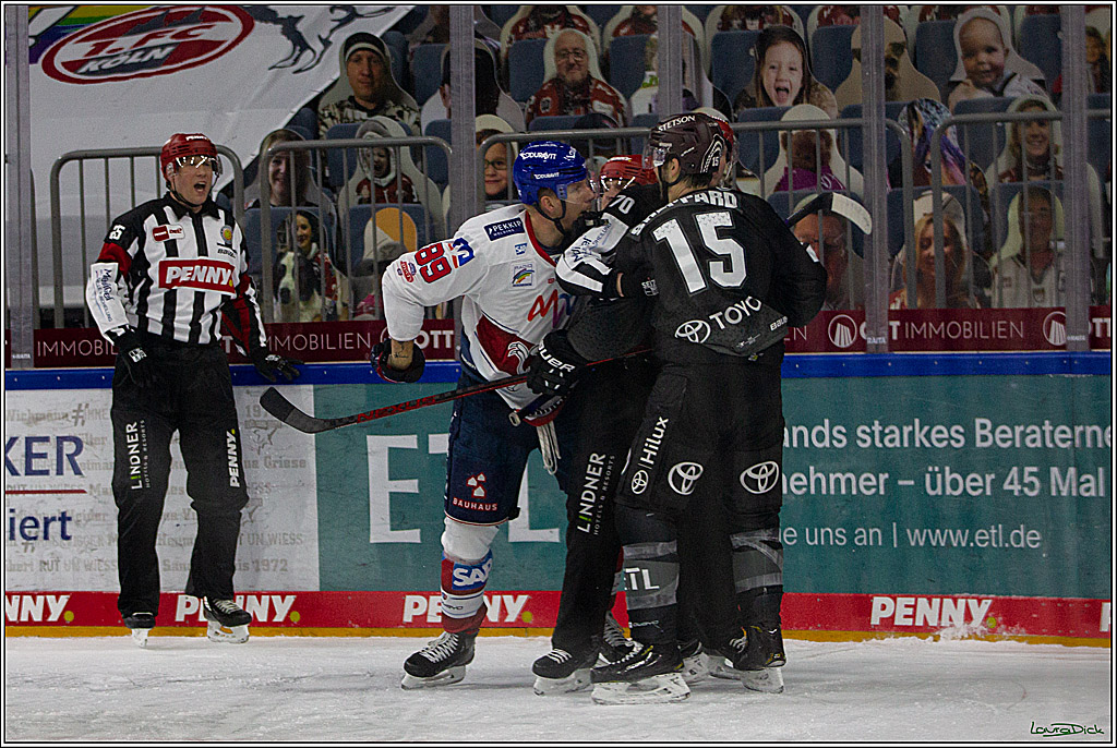 PENNY DEL;  Koelner Haie - Adler Mannheim; Koeln, 08.04.2021